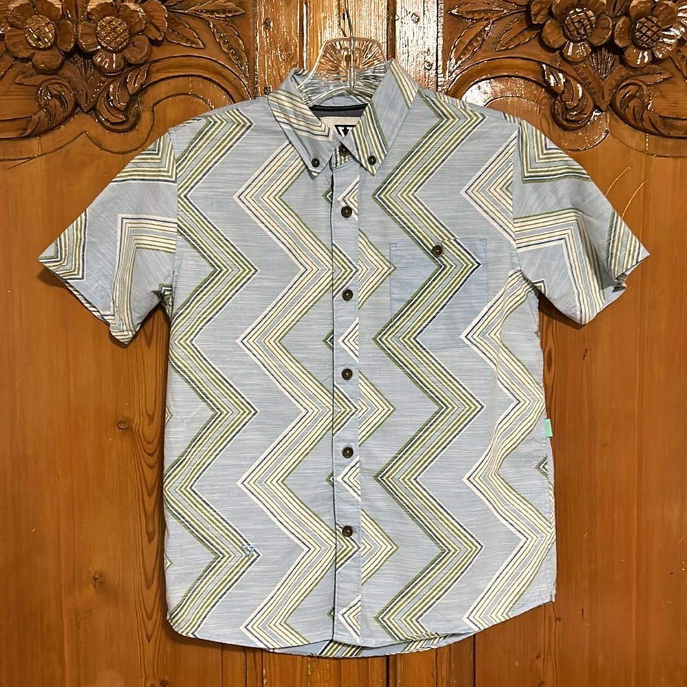 Boys Vissla Organic Cotton Light weight  Shirt. Superior Quality and Well Made